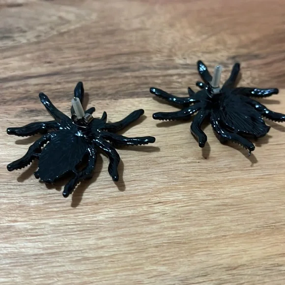 H&M 🕷 earrings - Picture 3 of 4
